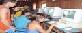 Crianças e jovens estudam via satélite no Amazonas