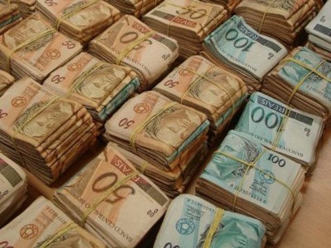Municípios e Associações recebem R$ 1,1 milhão de emendas Follador