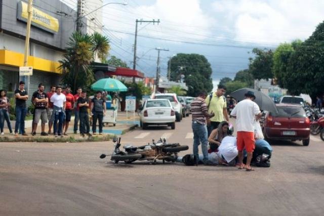 Acidente de trânsito na Calama com Salgado Filho, via é sinalizada com semáforo, placas e faixas de pedestres - Gente de Opinião
