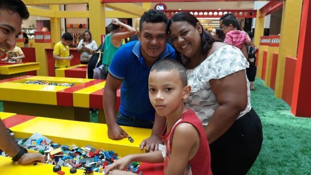 A mãe Carla Limoeiro com o filho Marcos Vinícius - Gente de Opinião