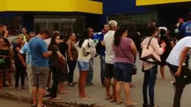 População de Ji-Paraná se aglomera e faz fila por álcool em gel - Gente de Opinião