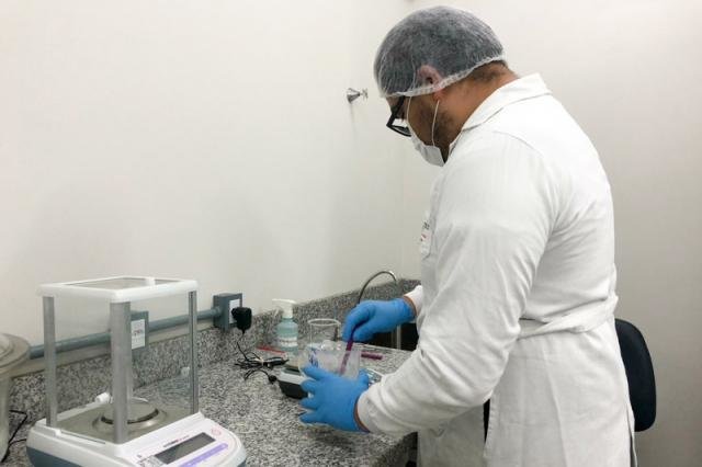 Campus Colorado do Oeste distribui a primeira produção de álcool em gel para o município - Gente de Opinião
