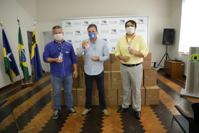 Dydyo Refrigentes e Águas Kaiary doam 1.000 garrafas de álcool 70º à Prefeitura de Porto Velho - Gente de Opinião
