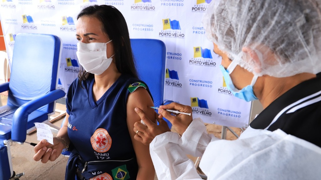Prefeitura de Porto Velho inicia vacinação contra a Covid-19 em profissionais de saúde - Gente de Opinião