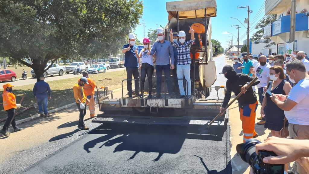 Presidente Alex Redano comemora o início das obras de asfalto do Tchau Poeira em Ariquemes - Gente de Opinião