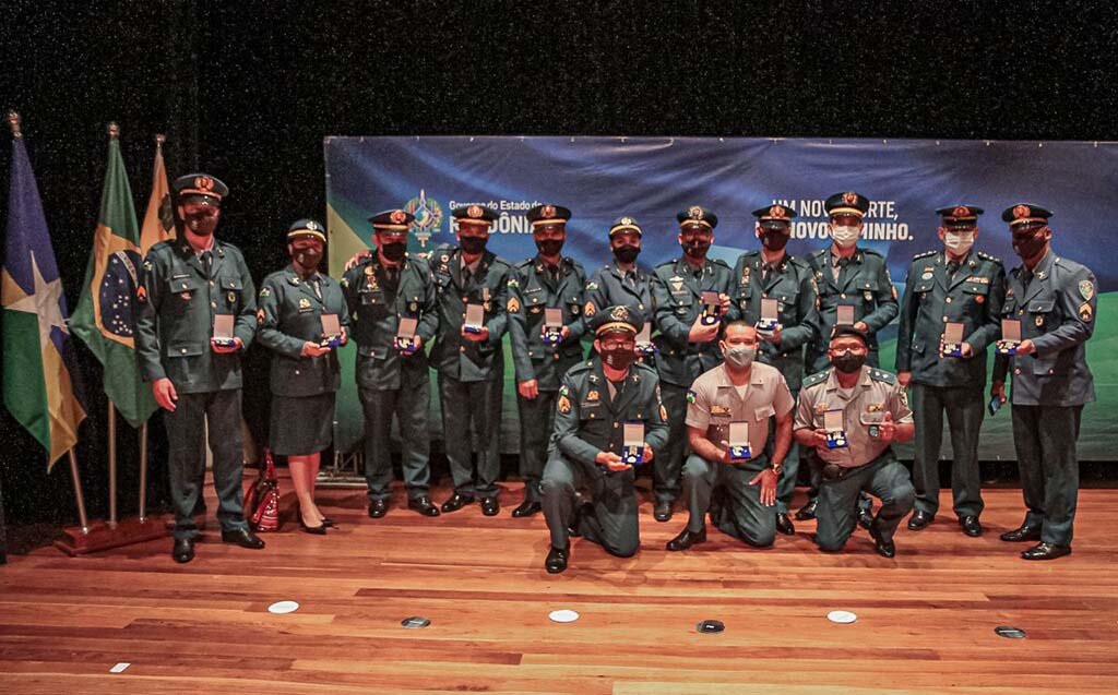 Autoridades civis e militares foram agraciados com a medalha “Mérito do Proerd” - Gente de Opinião