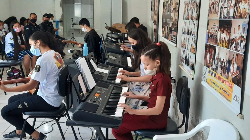 Crianças e adolescentes mostraram a performance musical após 50 dias da retomada do projeto “Música na Comunidade” - Gente de Opinião