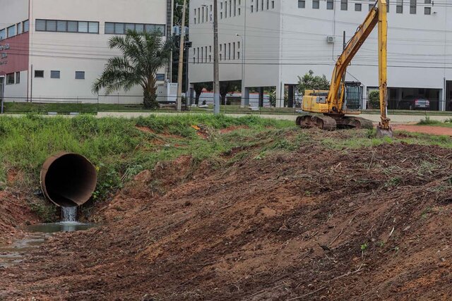 Canais que cortam Porto Velho recebem limpeza - Gente de Opinião