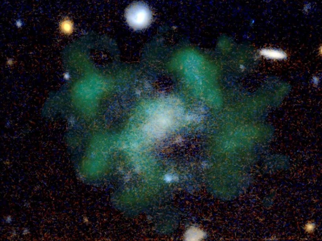 Fotografia: Javier Roman & Pavel M. Pina. Astrônomos mapearam as estrelas e o gás (verde) da galáxia conhecida como AGC 114905. - Gente de Opinião