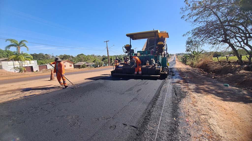 DER inicia pavimentação asfáltica na obra de alargamento da pista na RO-135, em Novo Horizonte d’Oeste - Gente de Opinião