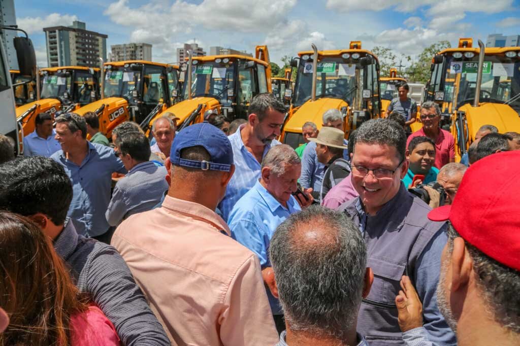 Governador Marcos Rocha entrega equipamentos para desenvolvimento do setor agrícola no Estado - Gente de Opinião