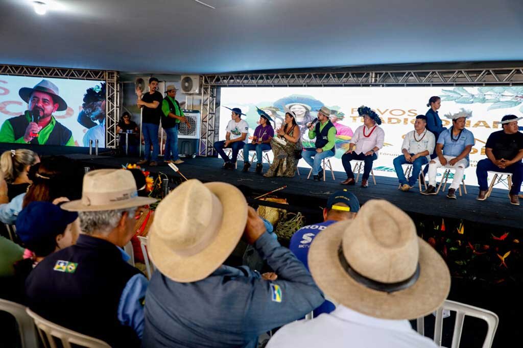 Txai Suruí, liderança indígena conhecida internacionalmente, e representantes das etnias rondonienses participam da 10ª Rondônia Rural Show - Gente de Opinião