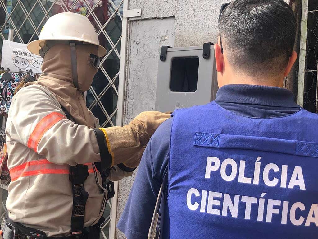 Operação da polícia combate o furto de energia na avenida Sete de Setembro  - Gente de Opinião