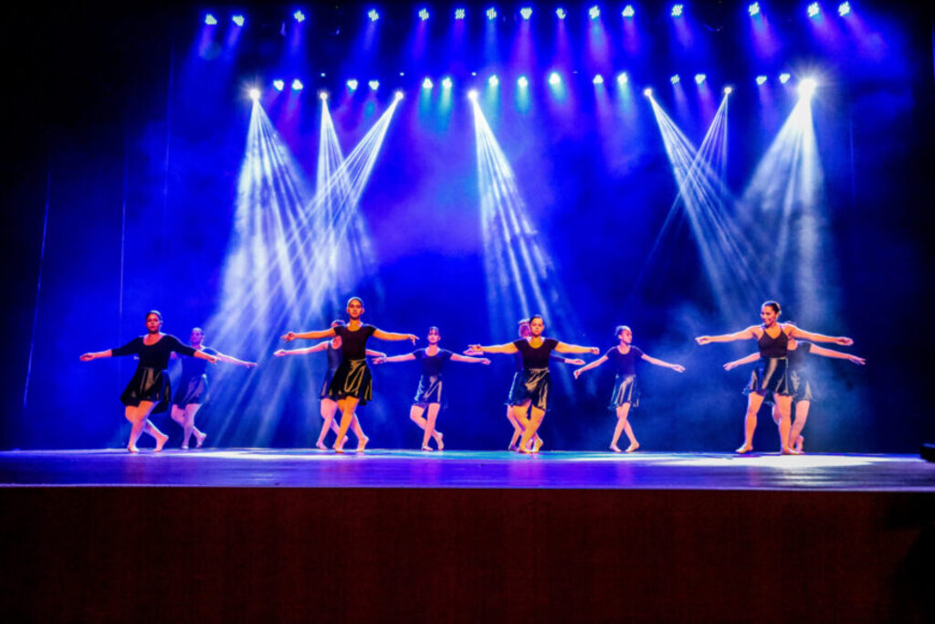 Grupos de dança se apresentaram no Teatro, entre ritmos de ballet clássico, apresentações contemporâneas e indígenas - Gente de Opinião