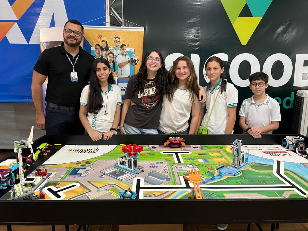 Alunos do SESI de Pimenta Bueno apresentam projetos de robótica no evento Conexão Sebrae - Gente de Opinião