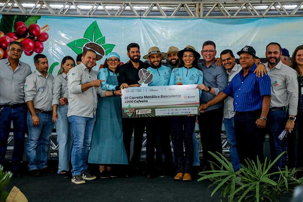 Governador Marcos Rocha entrega premiação aos vencedores do 8º Concafé  - Gente de Opinião