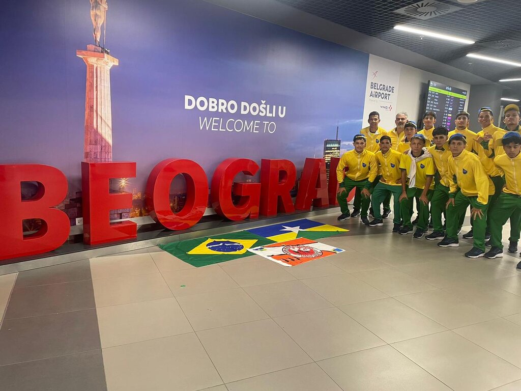 No aeroporto de Belgrado, onde amanhã o “Guapindaia” será o Brasil contra 18 adversários - Gente de Opinião