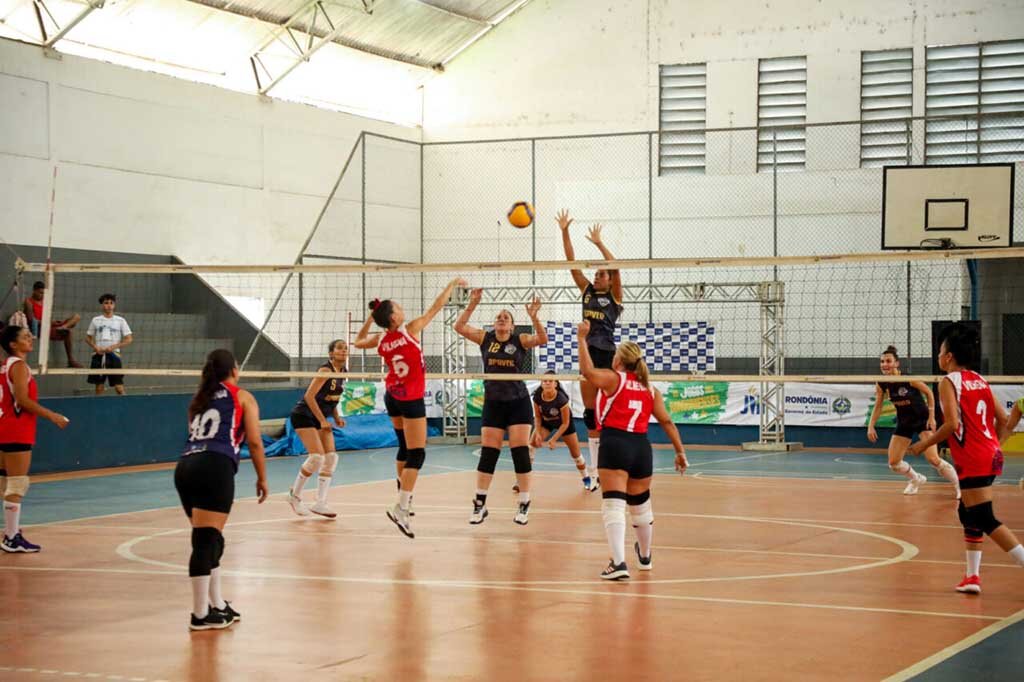 Na final feminina do voleibol, Porto Velho ganhou da equipe de Espigão do Oeste por 3×0 - Gente de Opinião