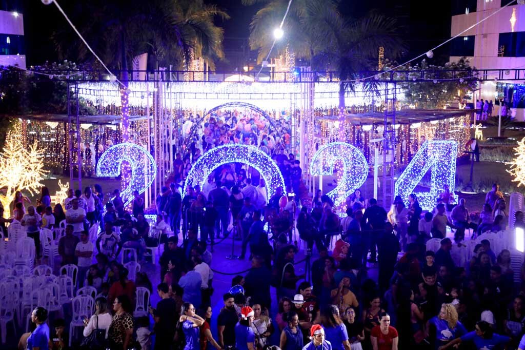 Espetáculo visual com decoração natalina e o letreiro “2024” fazem parte dos atrativos da ornamentação da sede do Governo de Rondônia - Gente de Opinião