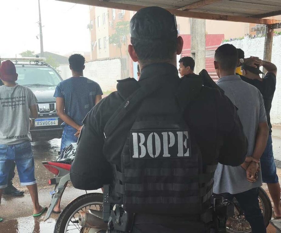 BOPE prende uma das lideranças de Facção Comando Vermelho com drogas e munições - Gente de Opinião