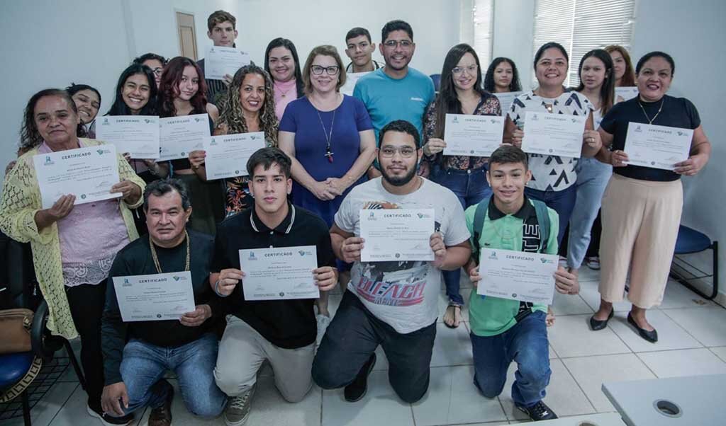 Escola do Legislativo encerra primeira semana com entrega de certificados - Gente de Opinião