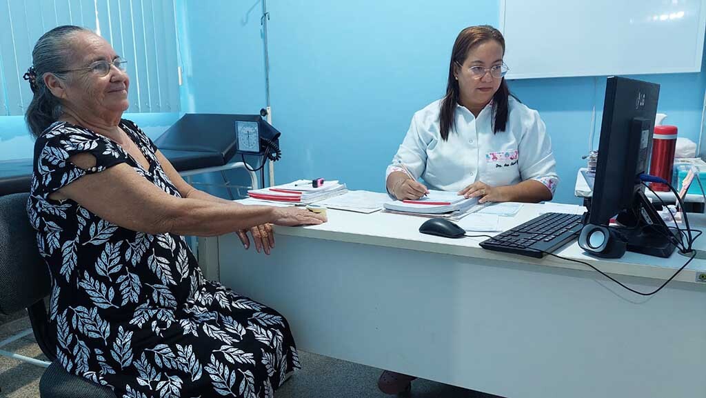 Paciente e médica da unidade de saúde Nazaré durante consulta da Telemedicina - Gente de Opinião