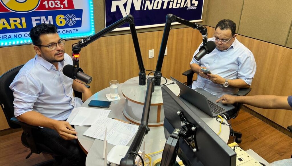 Deputado Marcelo Cruz foi entrevistado em emissoras de rádio da capital (Foto: Matheus Henrique / Assessoria parlamentar) - Gente de Opinião