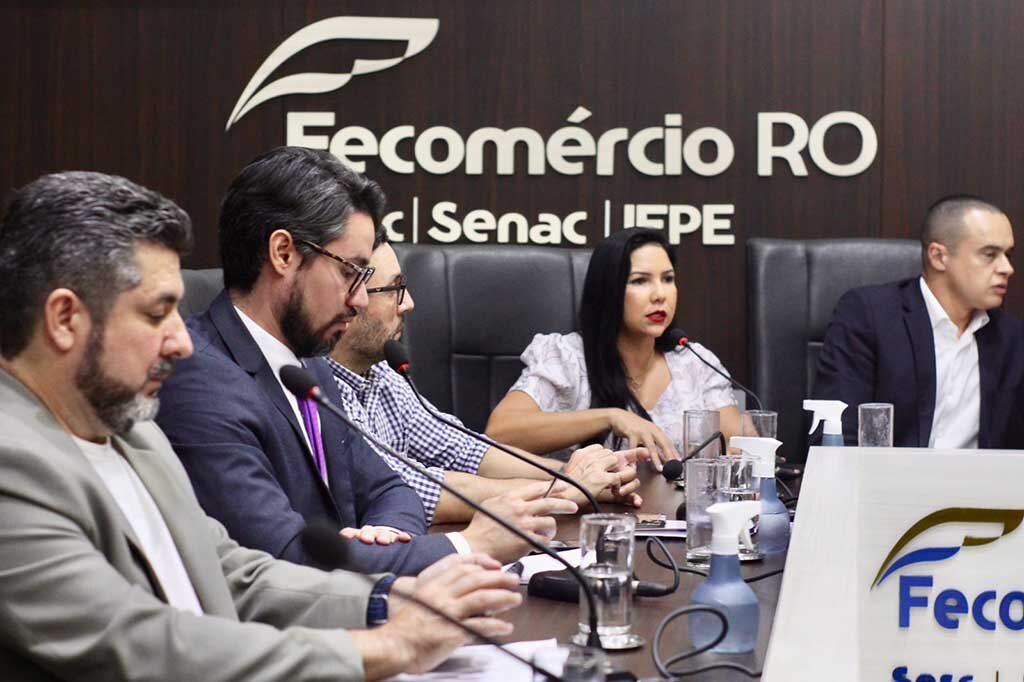 Movimento liderado pela deputada Cristiane Lopes e a Sociedade Civil Organizada busca redução das passagens aéreas em Rondônia - Gente de Opinião