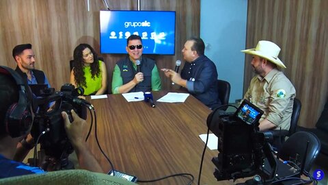 Governador Marcos Rocha, Luana Rocha e equipe são entrevistados pela SIC TV, na Rondônia Rural Show