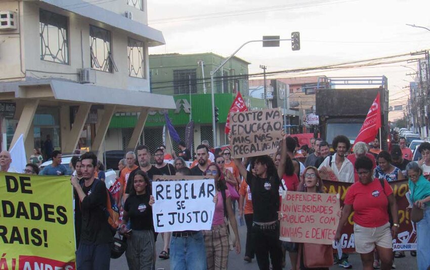 Na UNIR: professores mantém greve e rejeitam reajuste de zero% em 2024