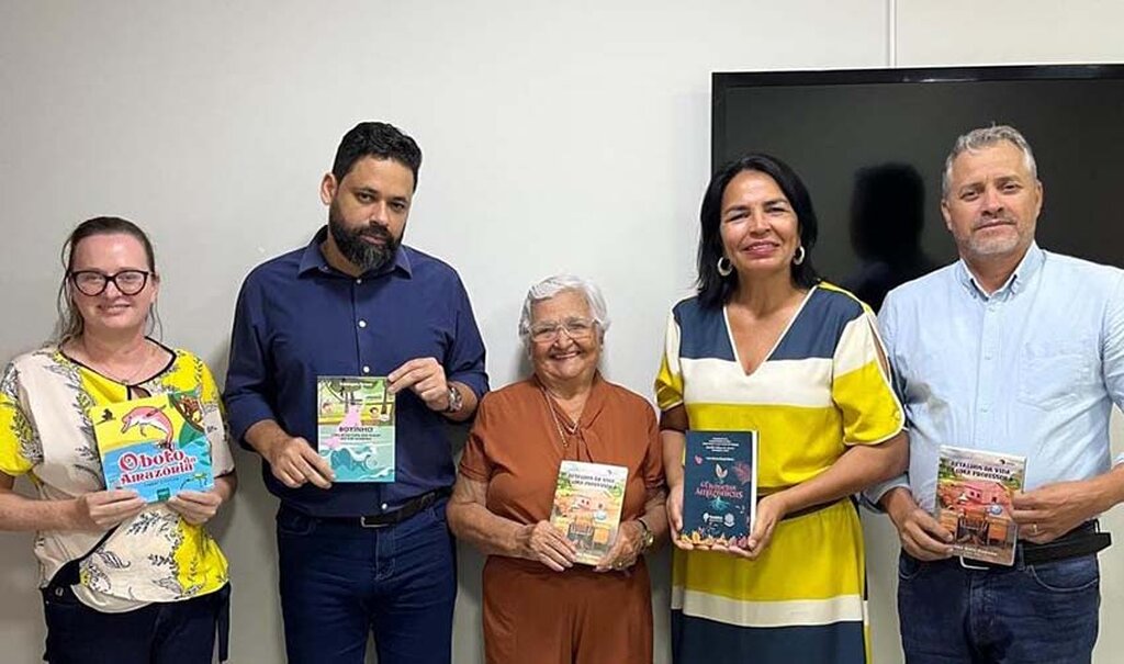 O  Apoio da Campanha com secretário da SEMED, Prof Leonardo  Leocadio e do Walter Nascimento Secretário  Adjunto, ladeado com as escritoras  Rosangela Arend, Antonia Alves e Izabel Cristina  Presidente Coordenadora da AJEB RONDÔNIA. - Gente de Opinião