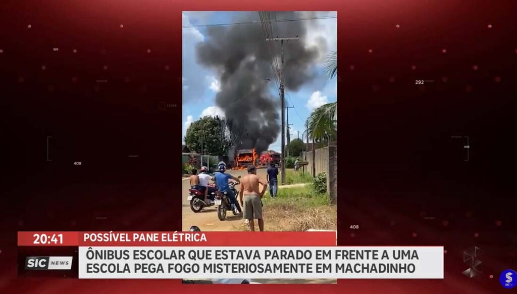 Ônibus escolar parado em frente a uma escola pega fogo em Machadinho - Gente de Opinião