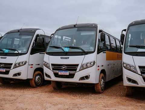 Prefeitura de Ji-Paraná apresenta nova frota de ônibus escolares para a zona rural e garante mais segurança e conforto para alunos e famílias