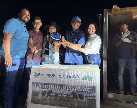 Cristiane Lopes participa da 7ª Festa do Leite e anuncia mais de 3 milhões e duas torres de telefonia móvel para distritos de Nova Mamoré