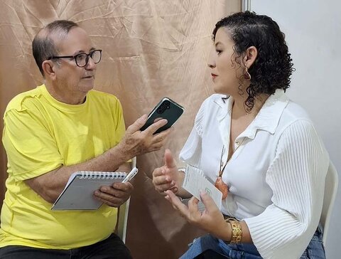 Juliana Santos emociona público com arte em linhas, fogo e cores na Expopib em Pimenta Bueno