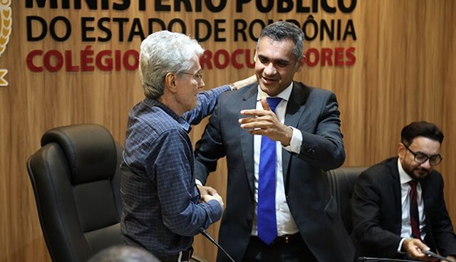 Professor Aldenor Neves se aposenta como diretor de Orçamento e Finanças e é homenageado - Gente de Opinião