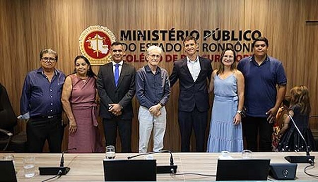 Professor Aldenor Neves se aposenta como diretor de Orçamento e Finanças e é homenageado - Gente de Opinião