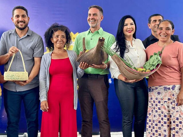 Deputada Cristiane Lopes e prefeito Léo Moraes entregam tratores para fortalecer agricultura familiar em Porto Velho - Gente de Opinião