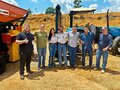 Cristiane Lopes entrega implementos agrícolas para produtores rurais de Vale do Anari