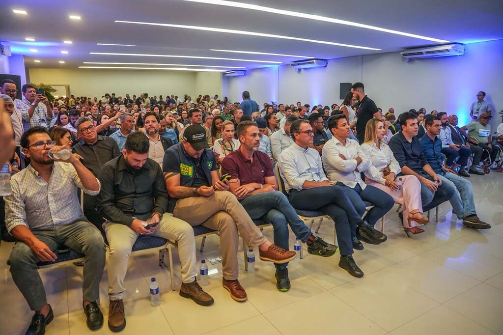 Auditório lotado e multidão do lado de fora: encontro do Podemos em Porto Velho consolida Léo Moraes como liderança central no novo cenário político de Rondônia - Gente de Opinião