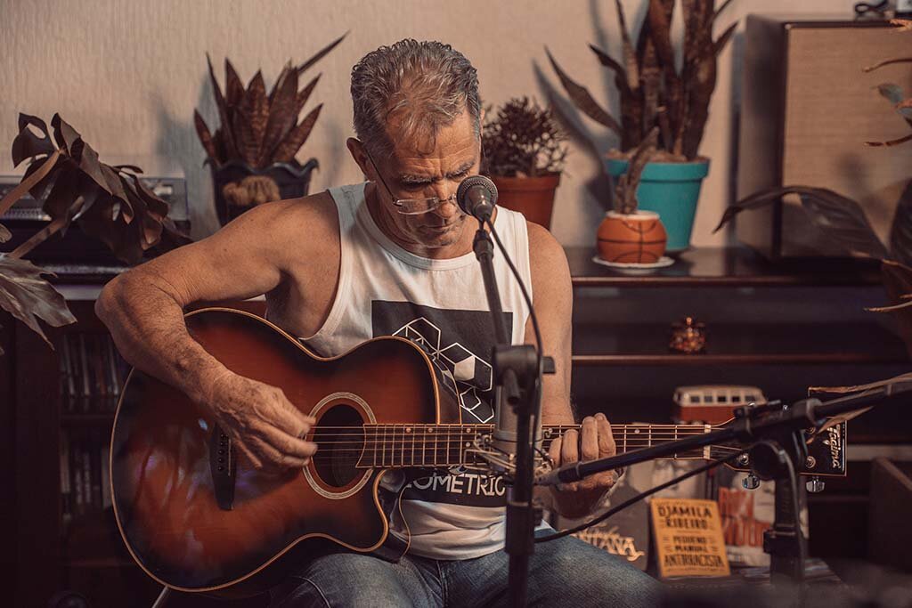 Rafael Vargas lança videoclipe “A Caverna”, uma reflexão sobre o retorno da humanidade às origens - Gente de Opinião