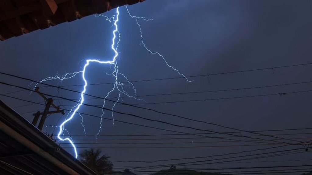 Alerta: em períodos chuvosos, população deve redobrar cuidados com a rede elétrica - Gente de Opinião