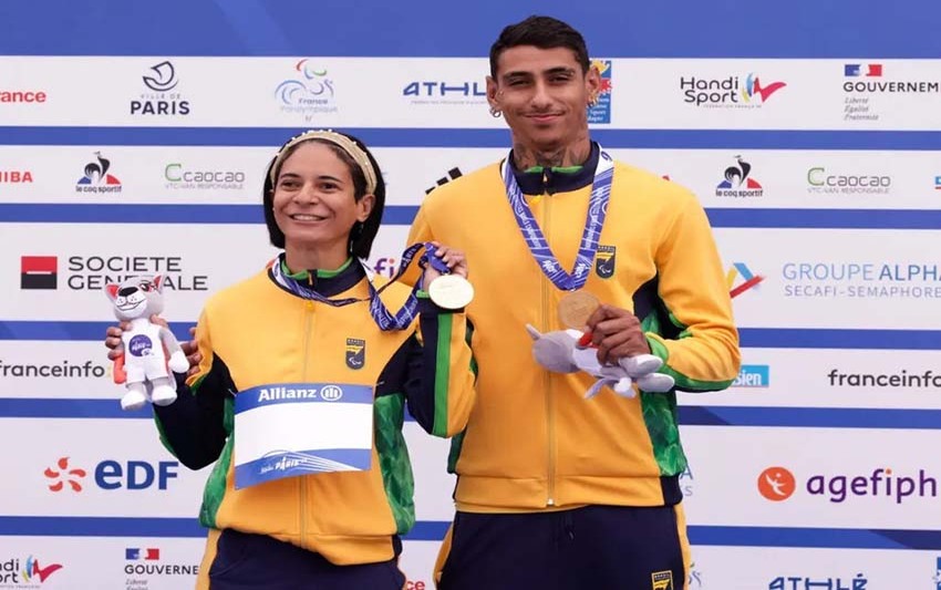 NO MUNDO DOS ESPORTES - A TETRA E O GUIA