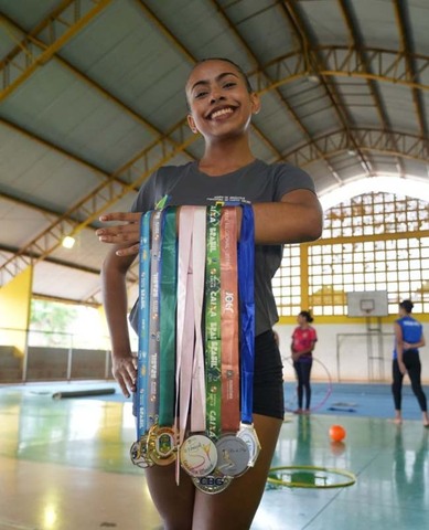 July Maciel, prata para RO na ginástica, ano passado - Gente de Opinião