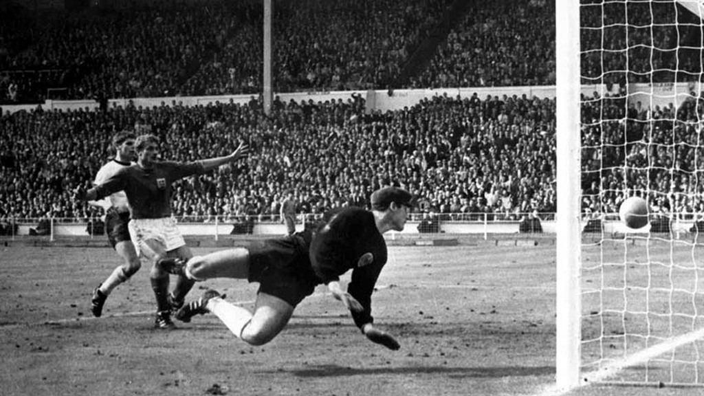 Na final de 1966 a Inglaterra ganhou da Alemanha com um gol duvidoso - a bola entrou ou não entrou? - Gente de Opinião