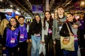 Jovens brasileiros escolhem empresas com base em oportunidade de crescimento, boa remuneração e saúde mental antes de flexibilidade e cultura, aponta pesquisa