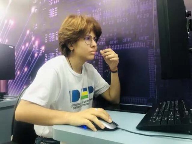 Conhecimento em informática abre portas para jovens em início de carreira - Gente de Opinião