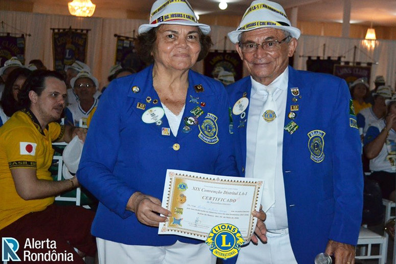 Josias Ferreira (com na esposa Hilda )  foi muito elogiado pelo  sucesso e boa organização da convenção. O chapeuzinho é  sua marca e durante o evento ele distribuiu iguais que  todos  usaram o tempo todo.