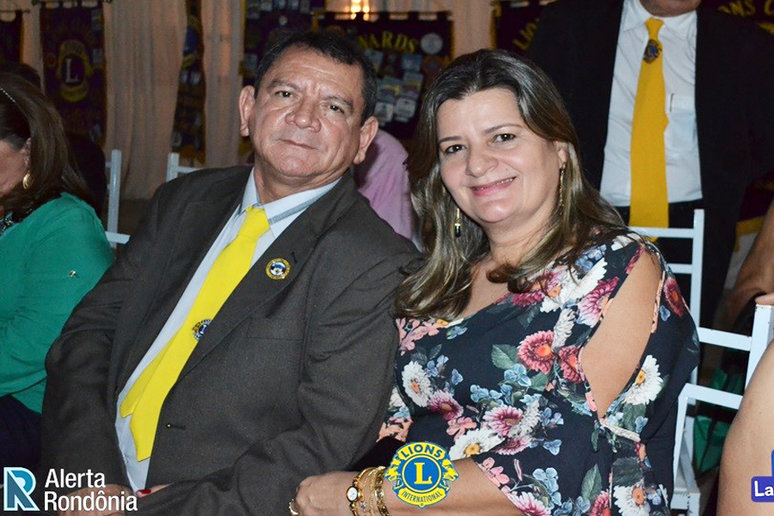 Rony Eguez Vacadiez (com a esposa Zenith), eleito  2º vice-governador do Distrito LA-1.  Assume a Governadoria para o ano 2020.