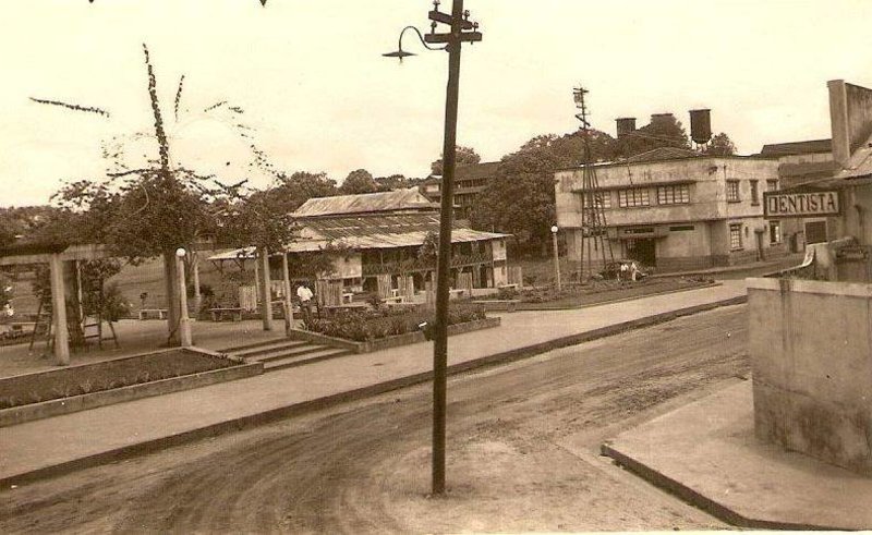 Praça Rondon, Correios e Telégrafos, Casa 6 e, no alto, as Três Caixas-d’Água